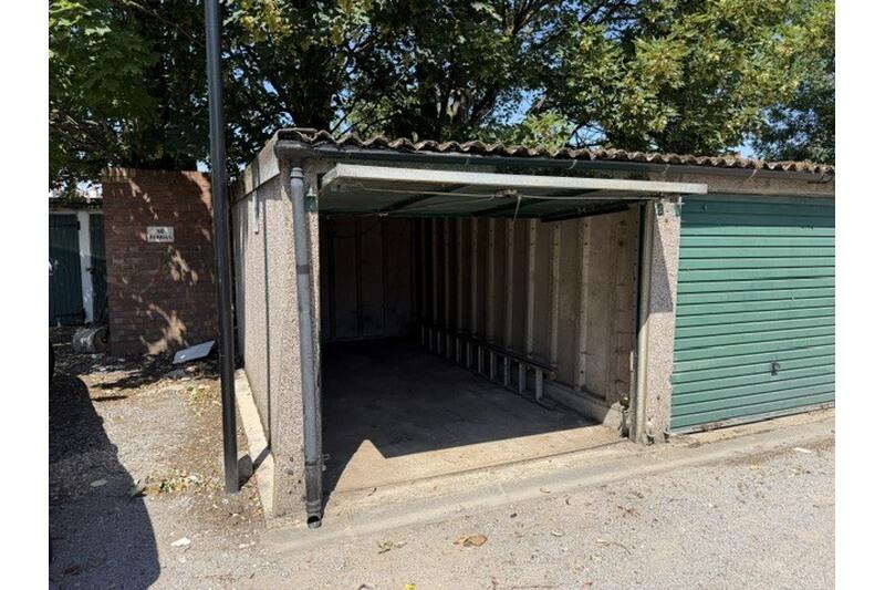 4 bed Garages for rent in Hadleigh. From Priority - Westcliff-On-Sea 4 bed Garages for rent in Hadleigh. From Priority - Westcliff-On-Sea