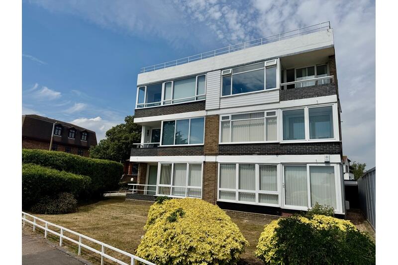 2 bed 1st Floor Flat for rent in Southend-on-Sea. From Priority - Westcliff-On-Sea 2 bed 1st Floor Flat for rent in Southend-on-Sea. From Priority - Westcliff-On-Sea
