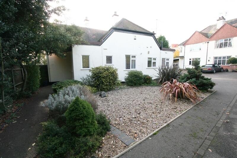 3 bed Bungalow for rent in Southend-on-Sea. From Priority - Westcliff-On-Sea 3 bed Bungalow for rent in Southend-on-Sea. From Priority - Westcliff-On-Sea