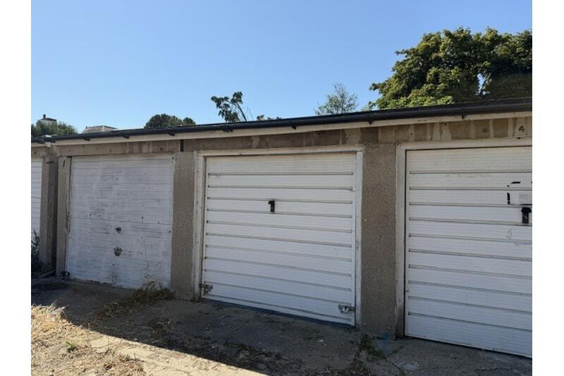 4 bed Garages for rent in Southend-on-Sea. From Priority - Westcliff-On-Sea