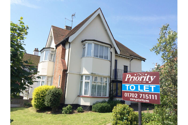 2 bed 1st Floor Flat for rent in Southend-on-Sea. From Priority - Westcliff-On-Sea