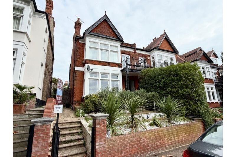 2 bed 1st Floor Flat for rent in Southend-on-Sea. From Priority - Westcliff-On-Sea 2 bed 1st Floor Flat for rent in Southend-on-Sea. From Priority - Westcliff-On-Sea