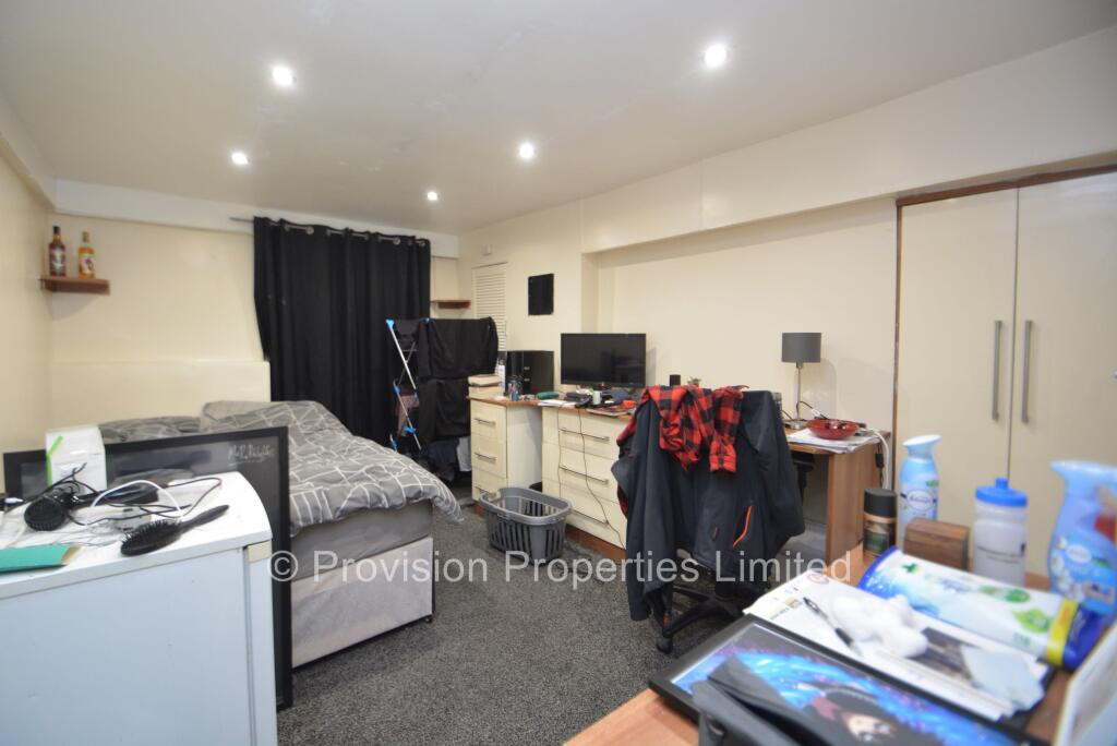 3 bed 1st Floor Flat for rent in Leeds. From Provision Properties - Leeds