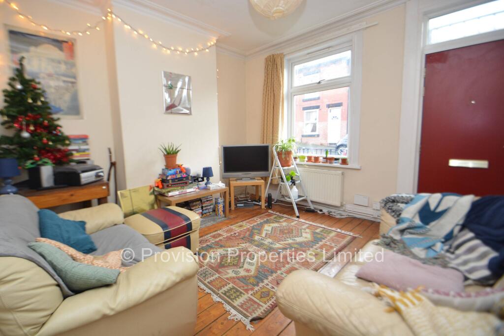 3 bed Mid Terraced House for rent in Leeds. From Provision Properties - Leeds