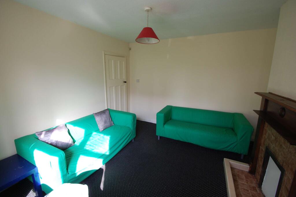 3 bed Mid Terraced House for rent in Leeds. From Provision Properties - Leeds