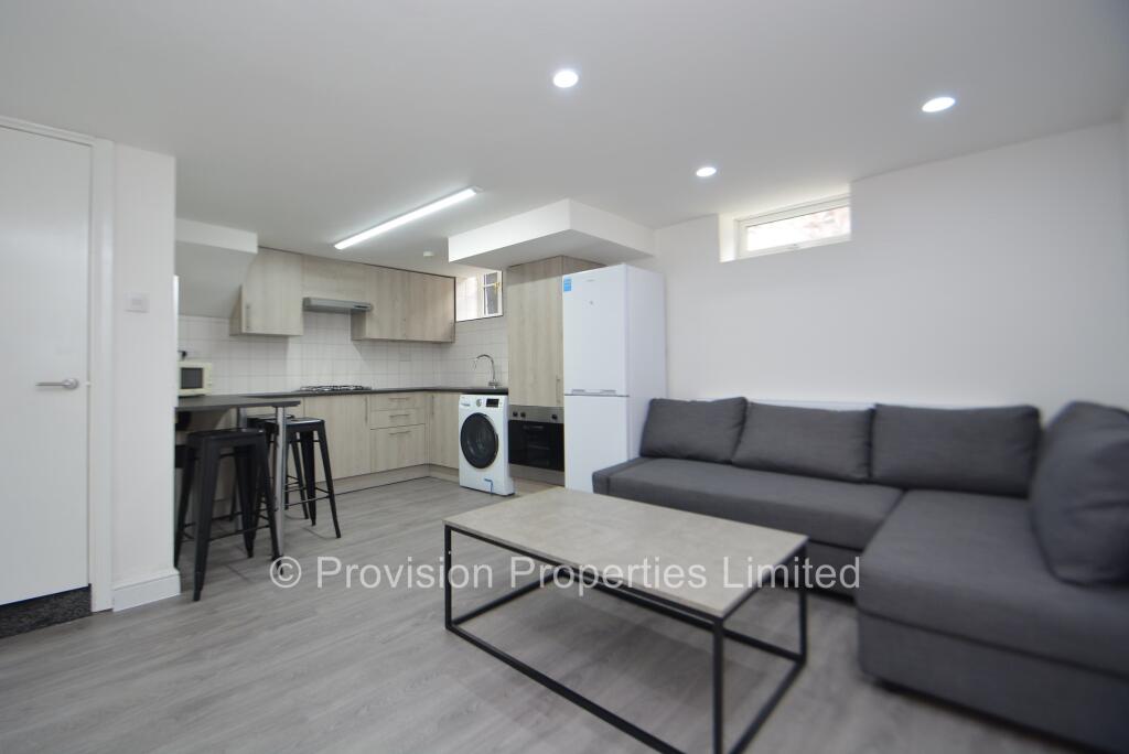 3 bed Mid Terraced House for rent in Leeds. From Provision Properties - Leeds