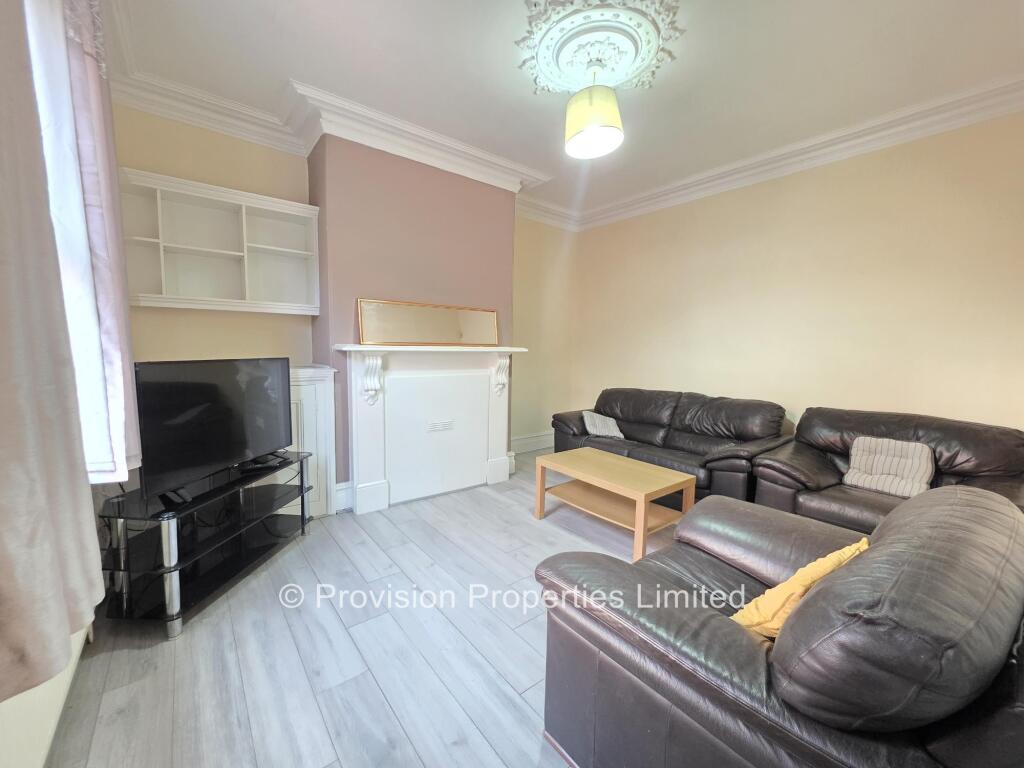 4 bed Mid Terraced House for rent in Leeds. From Provision Properties - Leeds
