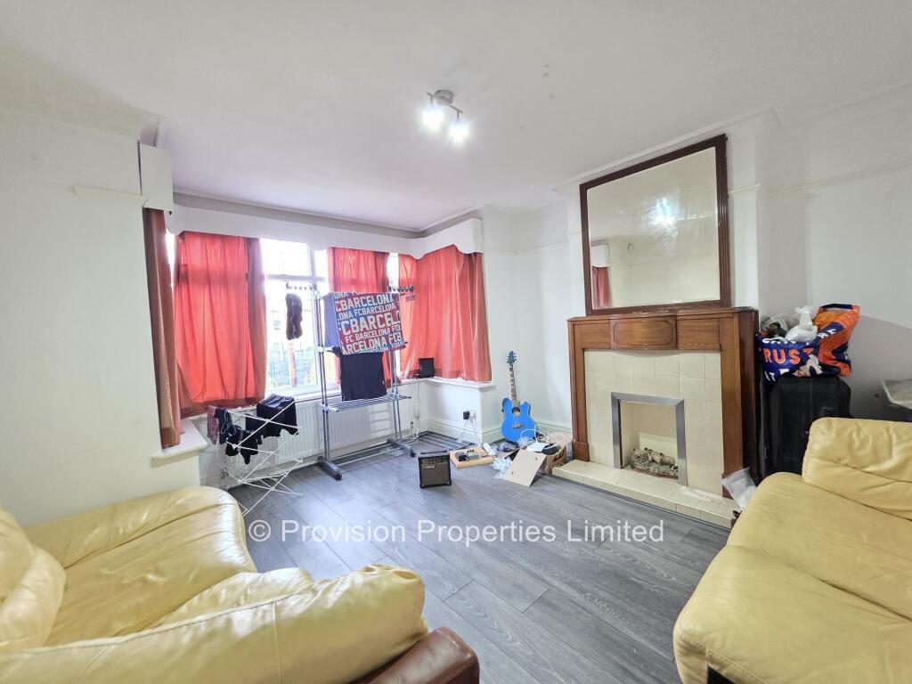 4 bed Semi Detached for rent in Leeds. From Provision Properties - Leeds 4 bed Semi Detached for rent in Leeds. From Provision Properties - Leeds