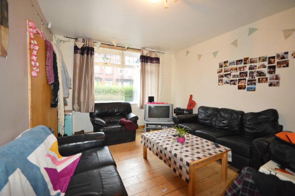 5 bed Mid Terraced House for rent in Leeds. From Provision Properties - Leeds 5 bed Mid Terraced House for rent in Leeds. From Provision Properties - Leeds