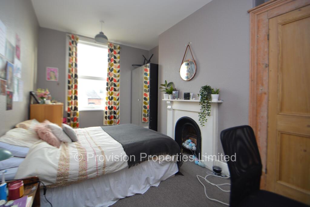 6 bed Mid Terraced House for rent in Leeds. From Provision Properties - Leeds