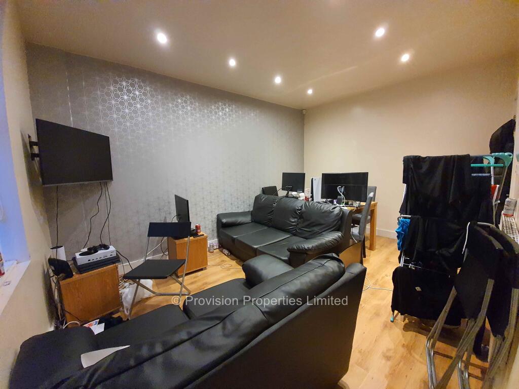 5 bed Mid Terraced House for rent in Leeds. From Provision Properties - Leeds 5 bed Mid Terraced House for rent in Leeds. From Provision Properties - Leeds