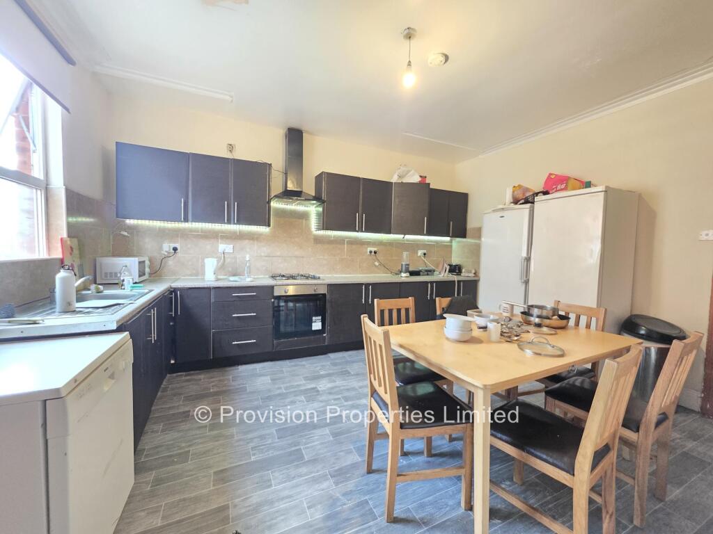 6 bed Mid Terraced House for rent in Leeds. From Provision Properties - Leeds 6 bed Mid Terraced House for rent in Leeds. From Provision Properties - Leeds