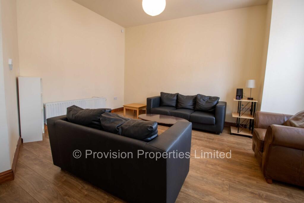 6 bed Mid Terraced House for rent in Leeds. From Provision Properties - Leeds