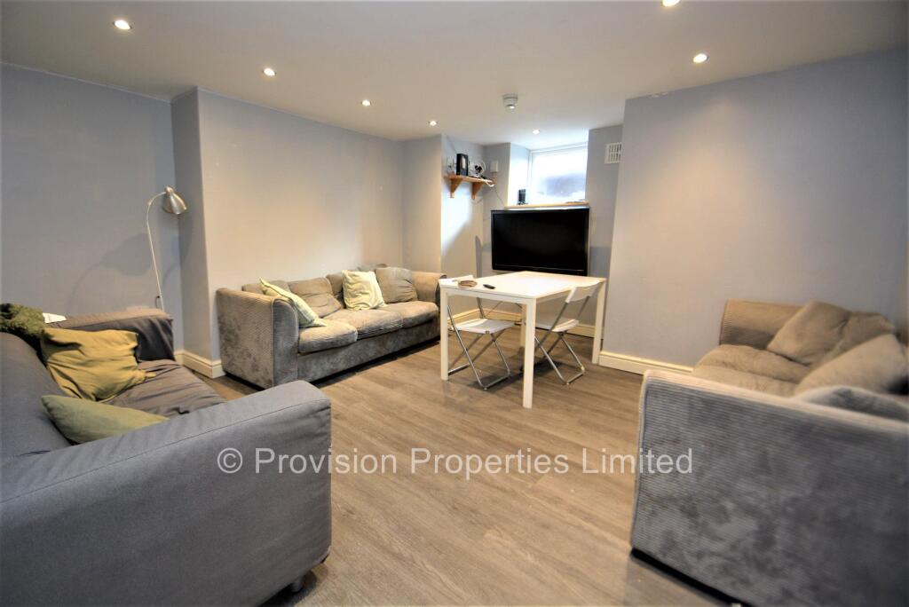 8 bed Mid Terraced House for rent in Leeds. From Provision Properties - Leeds 8 bed Mid Terraced House for rent in Leeds. From Provision Properties - Leeds