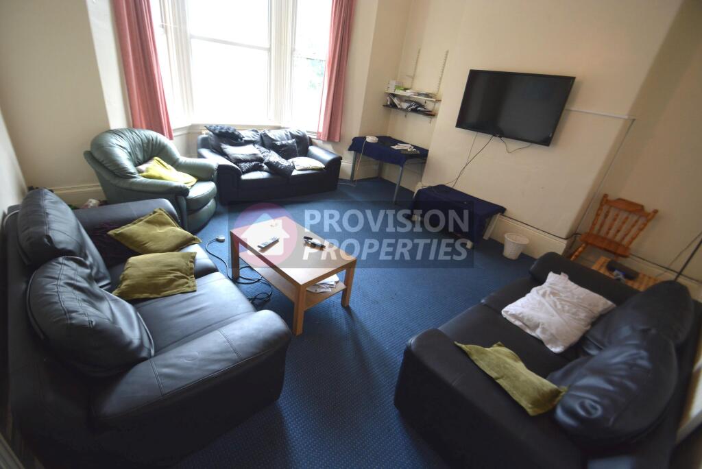 9 bed Mid Terraced House for rent in Leeds. From Provision Properties - Leeds