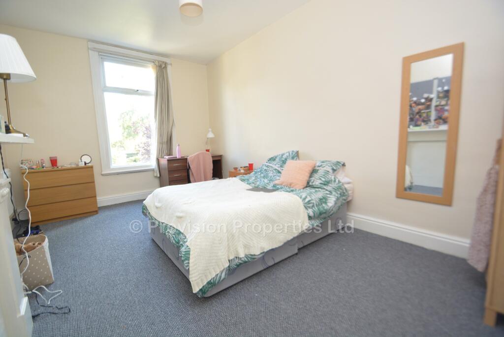 8 bed Mid Terraced House for rent in Leeds. From Provision Properties - Leeds 8 bed Mid Terraced House for rent in Leeds. From Provision Properties - Leeds