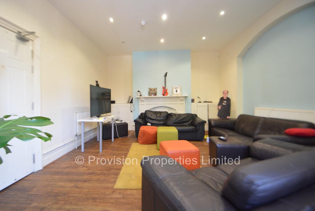 12 bed End of Terrace for rent in Leeds. From Provision Properties - Leeds