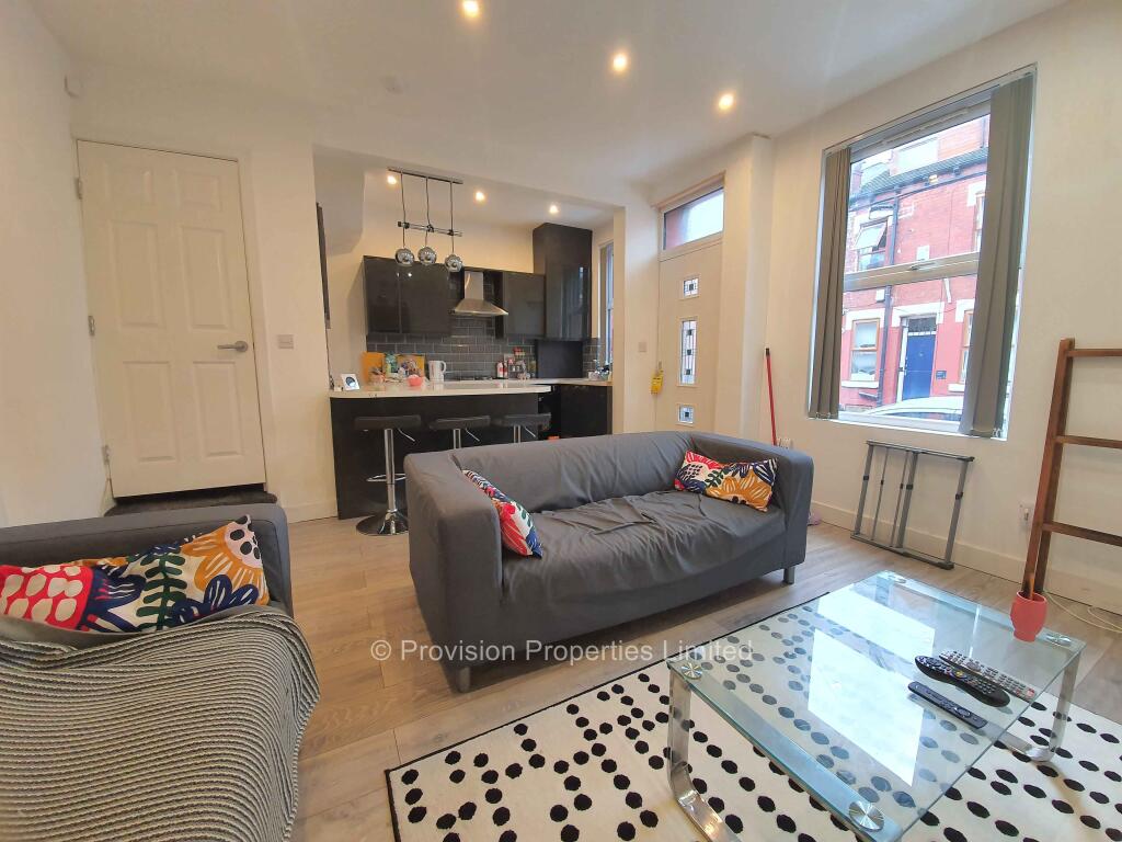 3 bed Mid Terraced House for rent in Leeds. From Provision Properties - Leeds