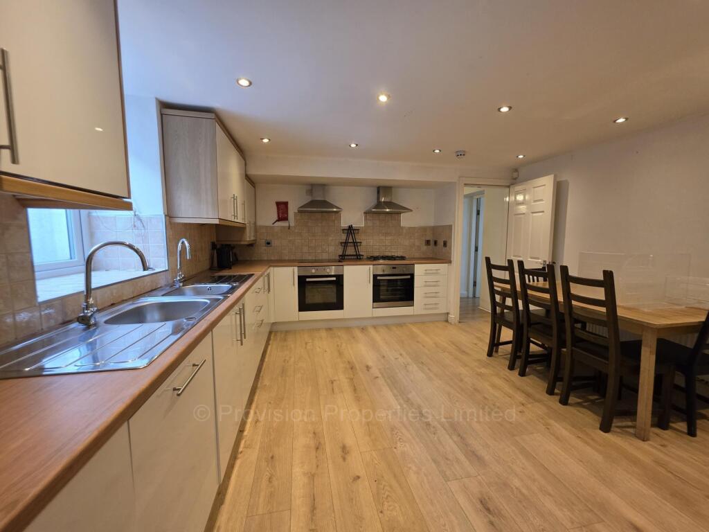 9 bed Mid Terraced House for rent in Leeds. From Provision Properties - Leeds 9 bed Mid Terraced House for rent in Leeds. From Provision Properties - Leeds