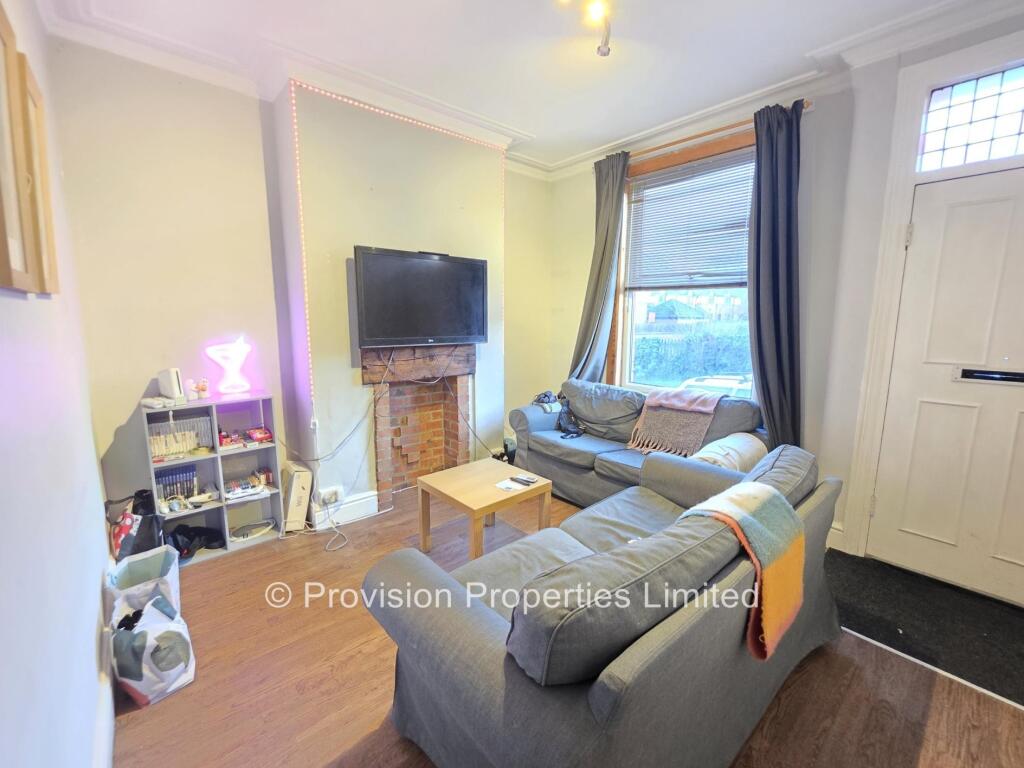 3 bed Mid Terraced House for rent in Leeds. From Provision Properties - Leeds