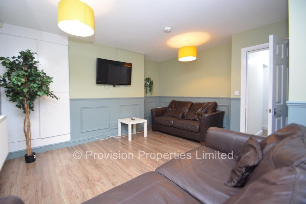 6 bed Mid Terraced House for rent in Leeds. From Provision Properties - Leeds