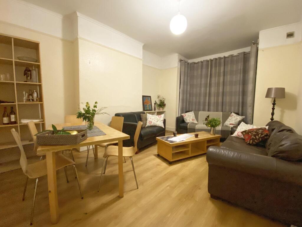 8 bed Mid Terraced House for rent in Leeds. From Provision Properties - Leeds 8 bed Mid Terraced House for rent in Leeds. From Provision Properties - Leeds