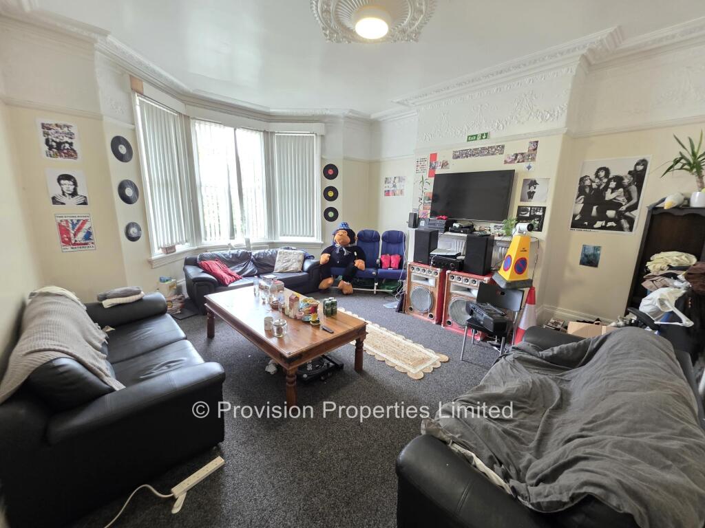 8 bed Mid Terraced House for rent in Leeds. From Provision Properties - Leeds