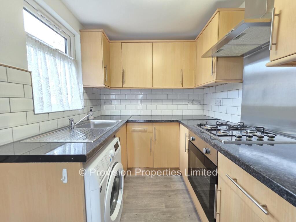 3 bed End of Terrace for rent in Leeds. From Provision Properties - Leeds