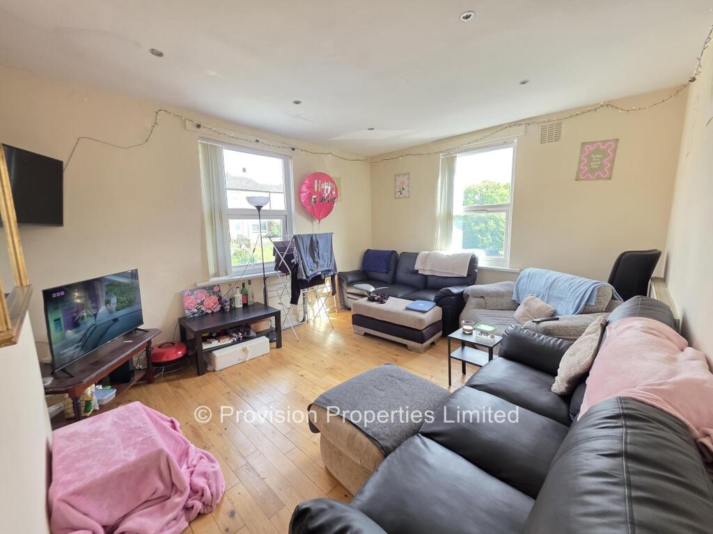 4 bed Mid Terraced House for rent in Leeds. From Provision Properties - Leeds