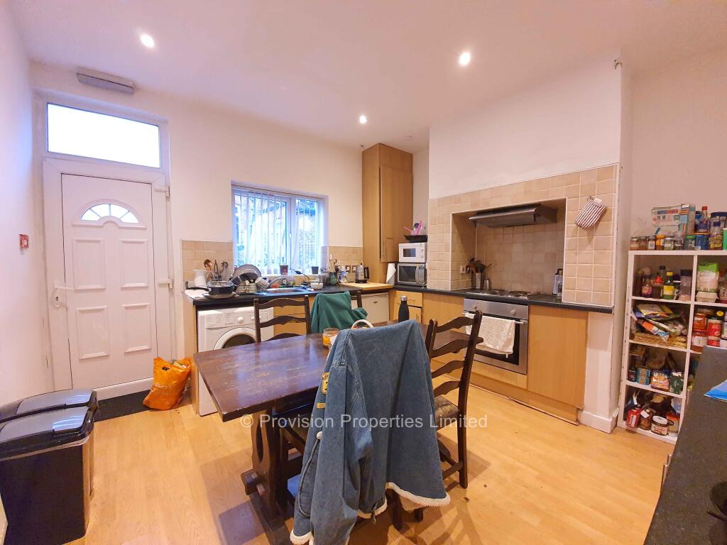 3 bed Mid Terraced House for rent in Leeds. From Provision Properties - Leeds