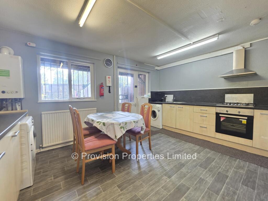 4 bed Town House for rent in Leeds. From Provision Properties - Leeds