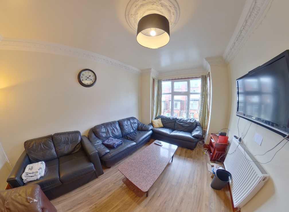 5 bed Mid Terraced House for rent in Leeds. From Provision Properties - Leeds
