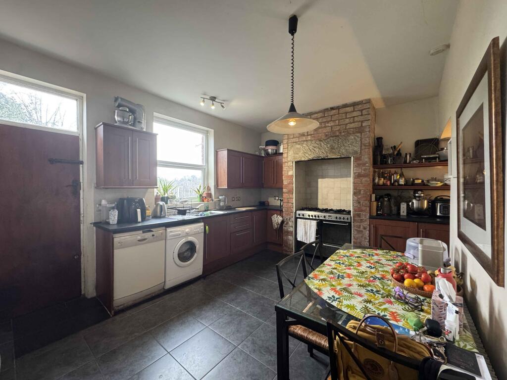 3 bed Mid Terraced House for rent in Leeds. From Provision Properties - Leeds