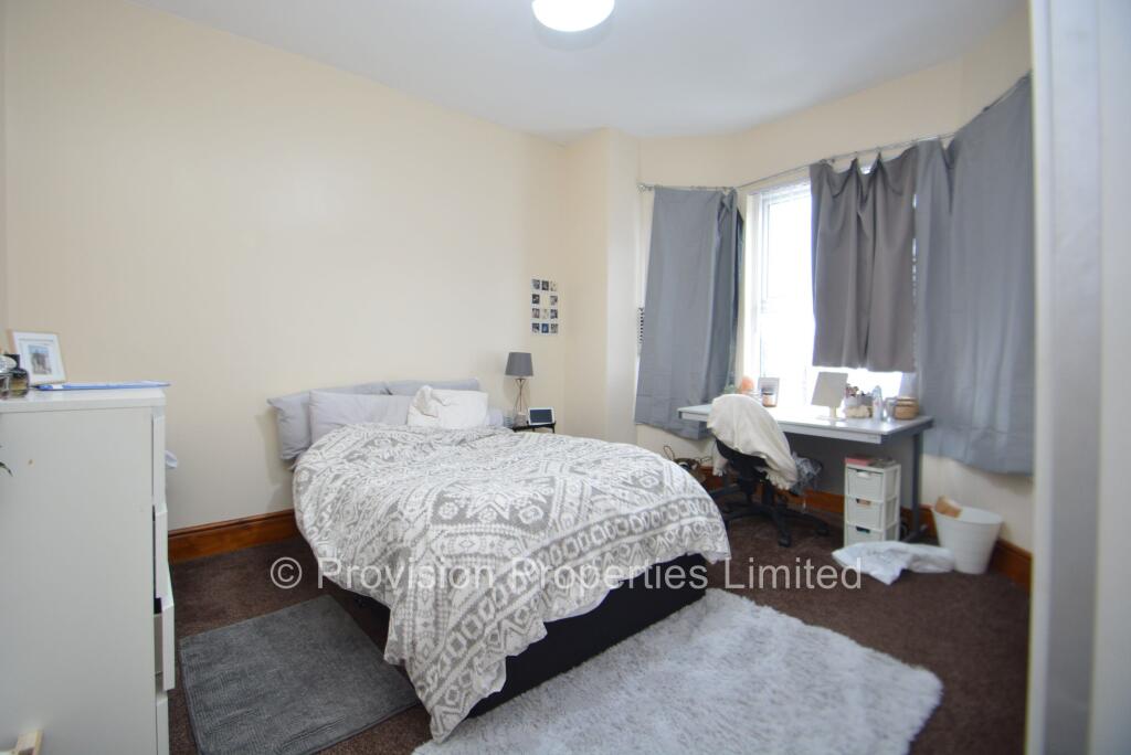 6 bed Mid Terraced House for rent in Leeds. From Provision Properties - Leeds