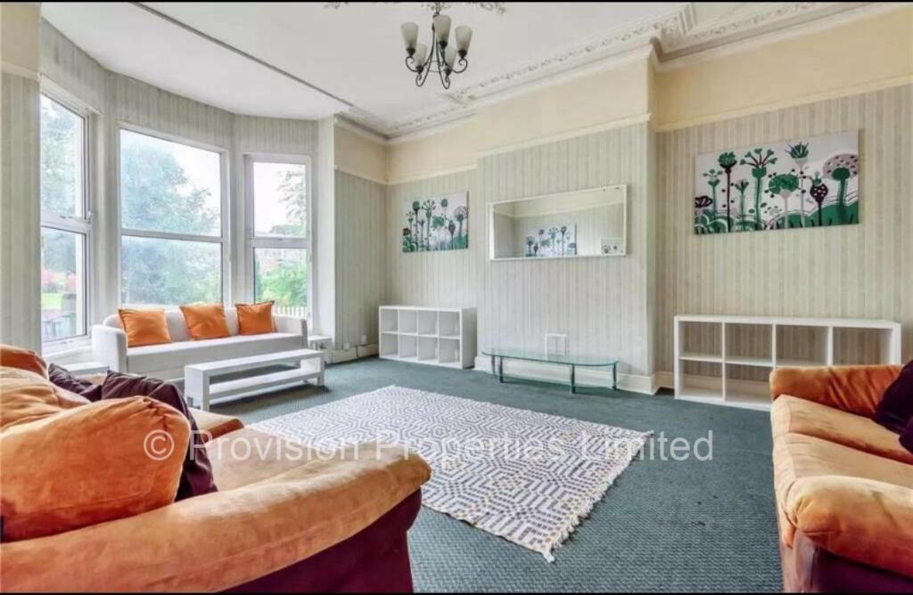 9 bed Mid Terraced House for rent in Leeds. From Provision Properties - Leeds 9 bed Mid Terraced House for rent in Leeds. From Provision Properties - Leeds