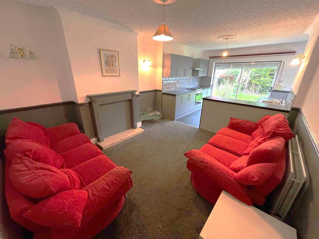 5 bed Semi Detached for rent in Leeds. From Provision Properties - Leeds 5 bed Semi Detached for rent in Leeds. From Provision Properties - Leeds
