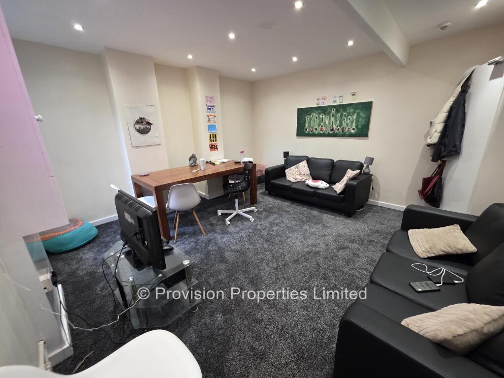 8 bed Mid Terraced House for rent in Leeds. From Provision Properties - Leeds 8 bed Mid Terraced House for rent in Leeds. From Provision Properties - Leeds