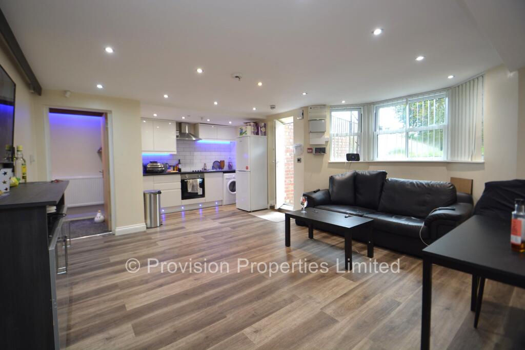 2 bed 1st Floor Flat for rent in Leeds. From Provision Properties - Leeds