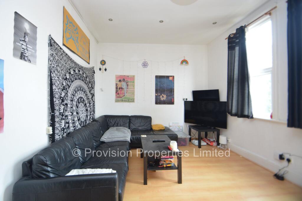 6 bed Detached for rent in Leeds. From Provision Properties - Leeds 6 bed Detached for rent in Leeds. From Provision Properties - Leeds