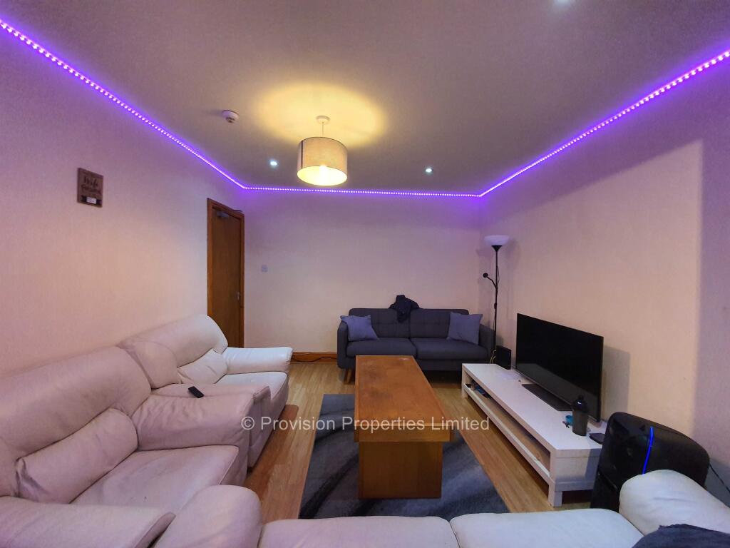 6 bed Semi Detached for rent in Leeds. From Provision Properties - Leeds 6 bed Semi Detached for rent in Leeds. From Provision Properties - Leeds
