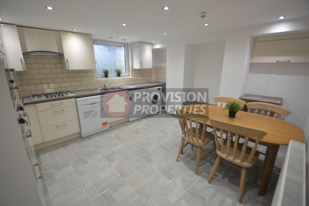 5 bed Mid Terraced House for rent in Leeds. From Provision Properties - Leeds