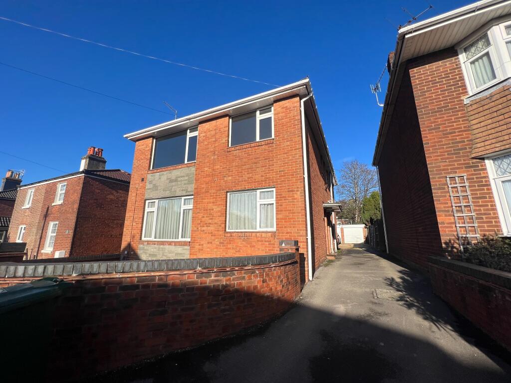 2 bed 1st Floor Flat for rent in Southampton. From Pure Estate Agents - West End