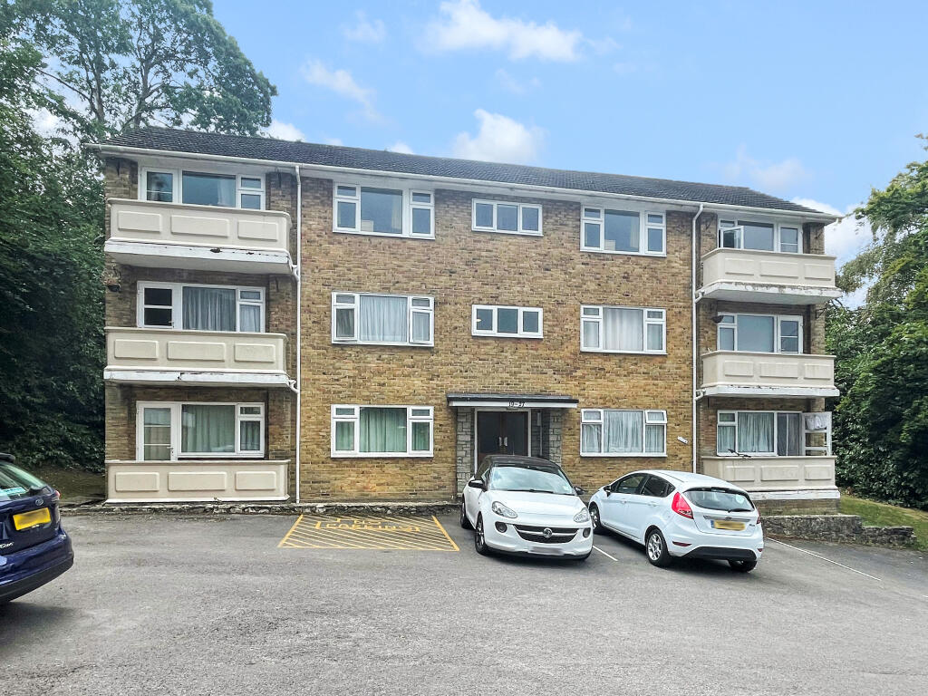 3 bed Apartment for rent in Hedge End. From Pure Estate Agents - West End