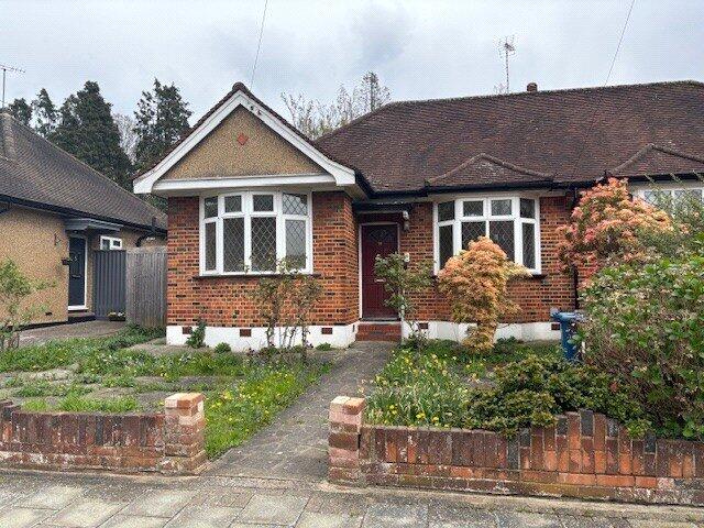 2 bed Bungalow for rent in Pinner. From Rawlinson Gold - Pinner
