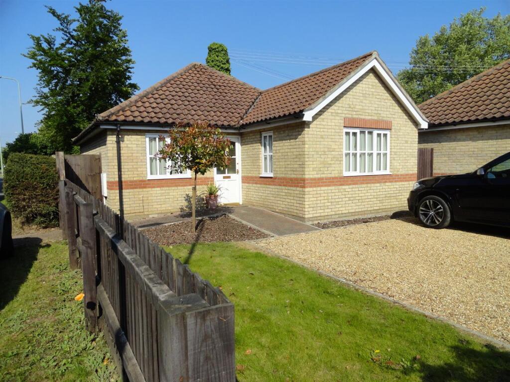 2 bed Detached bungalow for rent in Mildenhall. From Readwin Barclay - Red Lodge