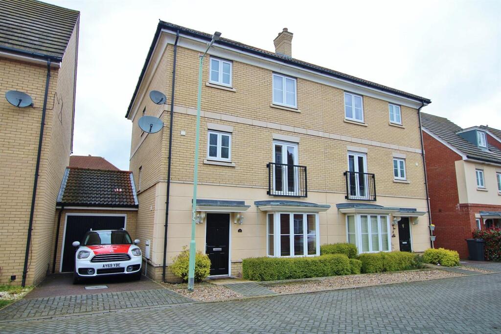 5 bed Town House for rent in Mildenhall. From Readwin Barclay - Red Lodge 5 bed Town House for rent in Mildenhall. From Readwin Barclay - Red Lodge