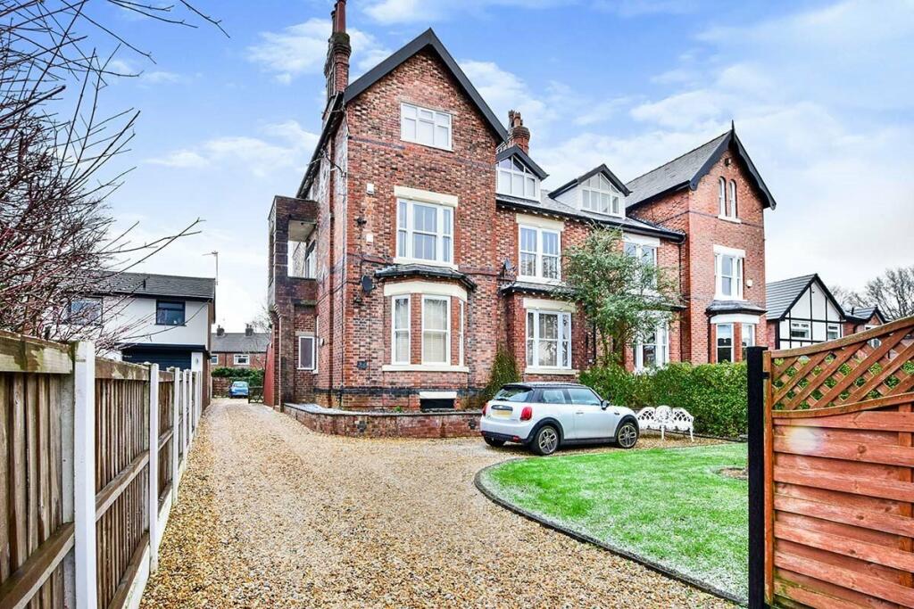 2 bed Apartment for rent in Hazel Grove. From Reeds Rains - Cheadle