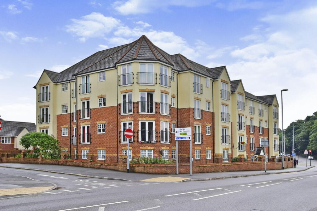2 bed Apartment for rent in Gatley. From Reeds Rains - Cheadle 2 bed Apartment for rent in Gatley. From Reeds Rains - Cheadle