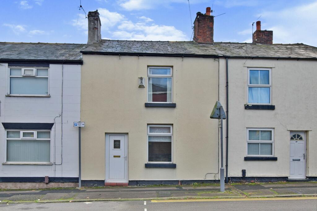 2 bed Mid Terraced House for rent in Hazel Grove. From Reeds Rains - Hazel Grove