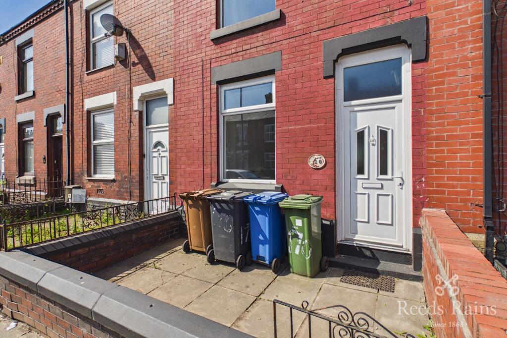 2 bed Mid Terraced House for rent in Denton. From Reeds Rains - Hyde